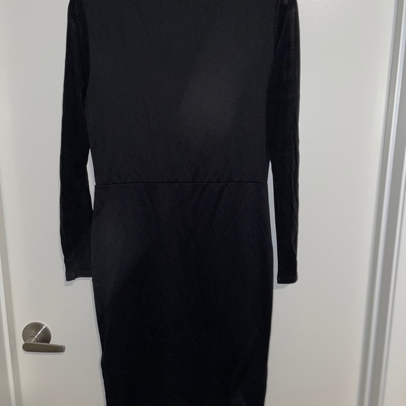 18 LBD H&M Little Black Dress long sleeve plunge neck - Picture 4 of 4